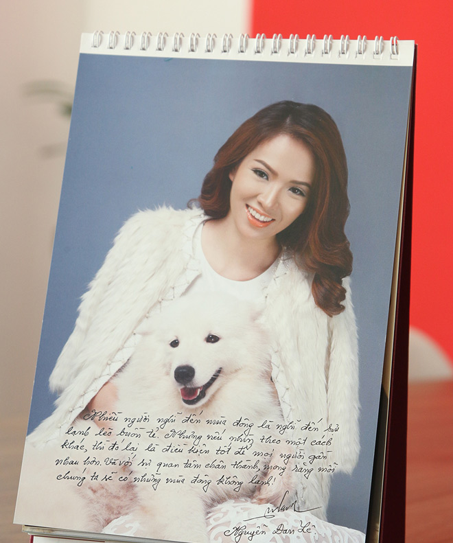 Hoài Anh đọ sắc cùng BTV trẻ nhất của bản tin Thời sự